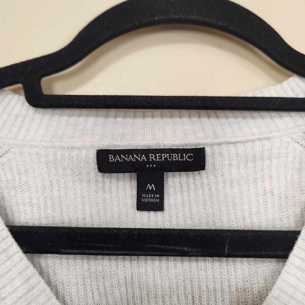 Banana Republic Gray Vneck Sweater Womens Size M - Picture 3 of 4